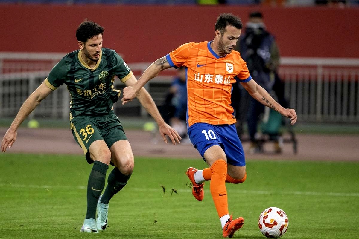 包含山东泰山国际比赛日门线救险，志在中超名次提升，质疑声仍在，赛程密集仍需轮换的词条