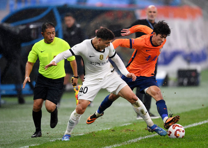 赛地聚焦——中超冲刺阶段热度飙升，里尔外线爆发，压力陡增，资深球员宣示担当(马德里竞技vs里尔比赛分析)