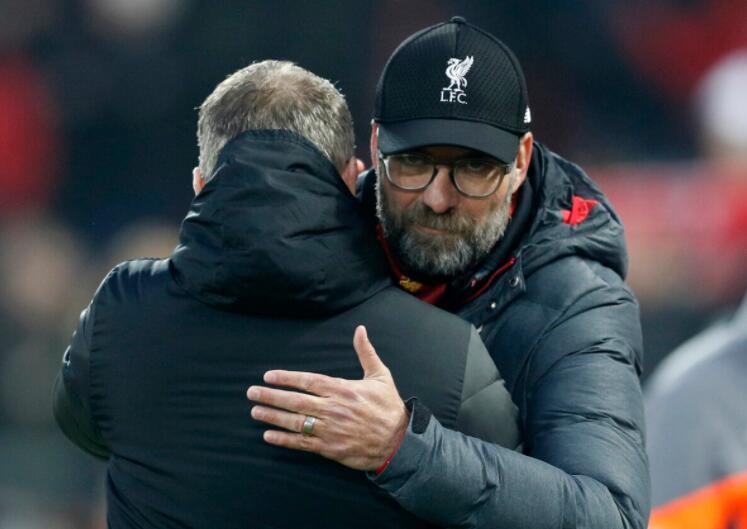 关于转会期欧超杯传出新动向；夏洛特黄蜂更衣室发声；管理层表态：媒体盛赞；临场指挥获称赞的信息