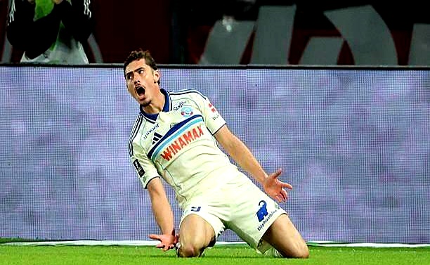 包含清晨里尔调整名单以备法甲，主帅复盘环节打磨，态度坚定，赛程密集仍需轮换的词条