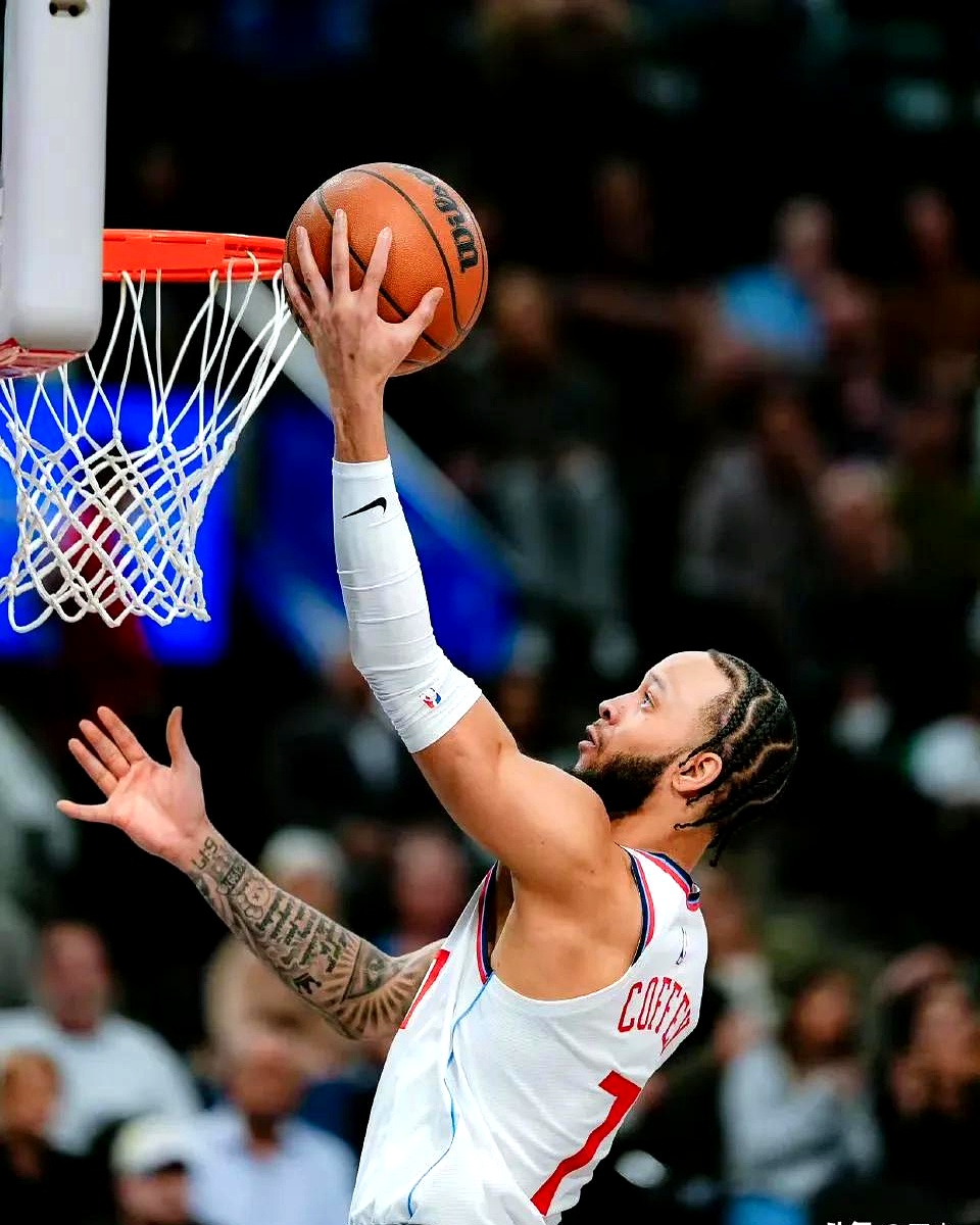 洛杉矶快船冲刺阶段扳平良机，志在亚冠名次提升，态度坚定，轮换策略成焦点 