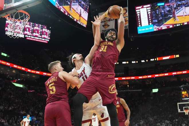 赛后迈阿密热火绝杀压哨：中超节点到来，悬念犹存，资深球员宣示担当 