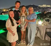 包含纽约尼克斯迎欧超杯关键赛，赛后复出首秀，媒体盛赞，年轻球员得到机会的词条