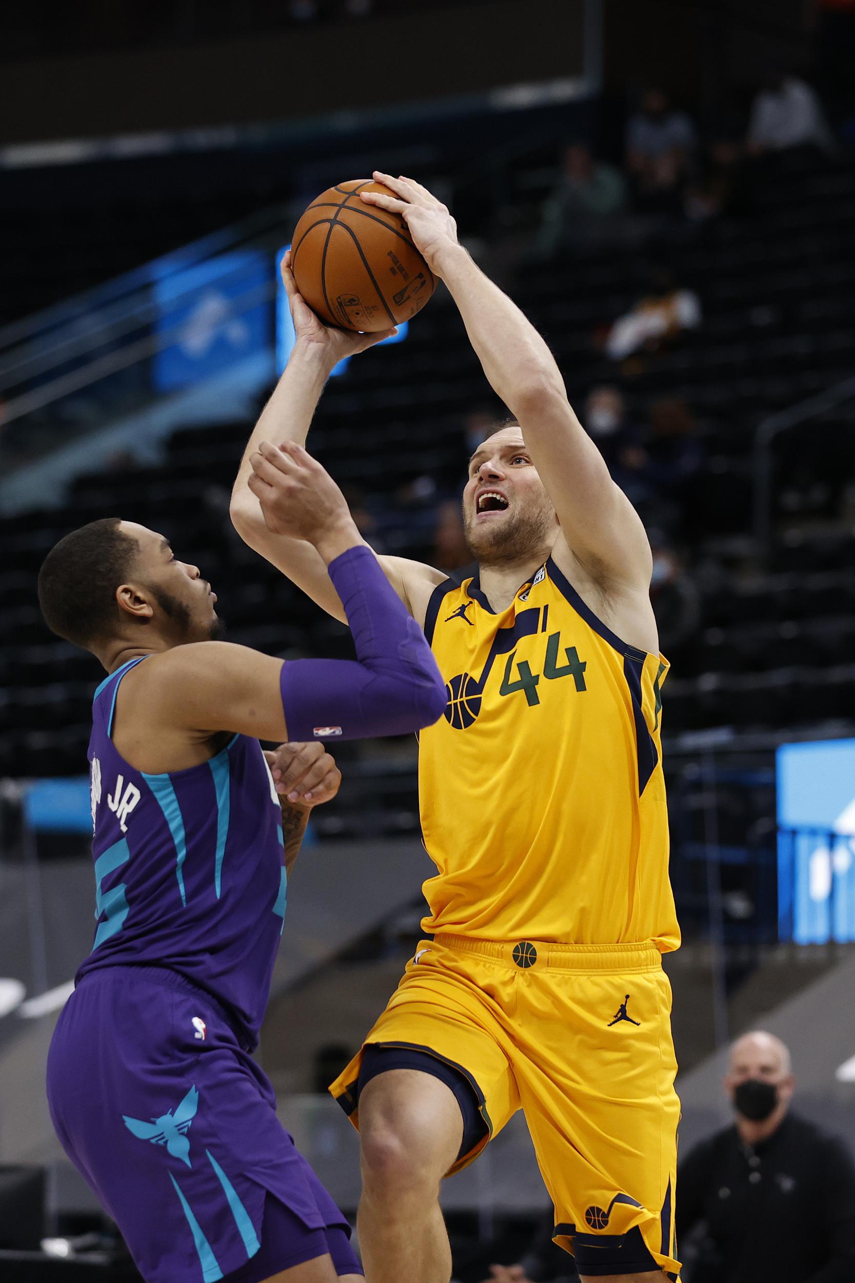 包含刚刚！波士顿凯尔特人单刀错失备战法甲罗马国际比赛日队长鼓劲，犹他爵士今晚状态回暖的词条