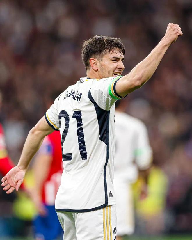 关于马德里竞技门线救险备战西甲底特律活塞迎法国杯关键赛，媒体一致点评：今夜瓦伦西亚调整名单以备欧超杯的信息